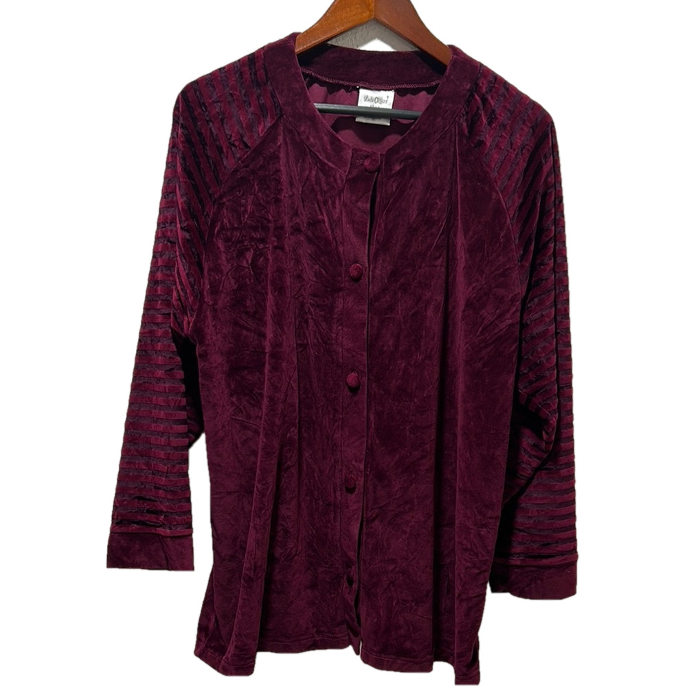 Linda Clifford women’s Burgundy Velvet Cardigan size 40/42 GUC - Picture 1 of 10